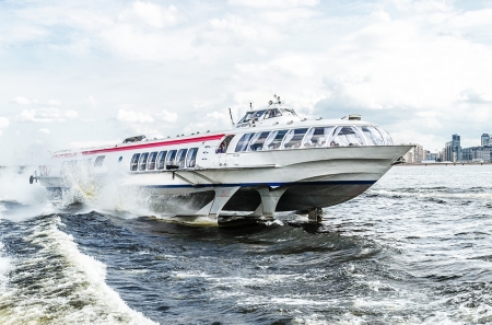 Водный экспресс через Кременчуг пустят в мае