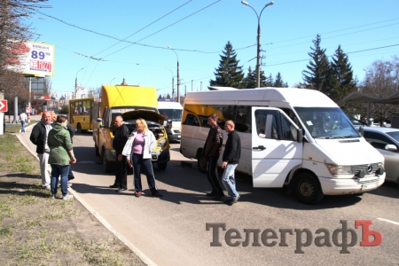 В Кременчуге в районе "Дормаша" столкнулись две маршрутки