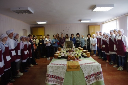 Великодні подарунки в зону АТО від кременчуцьких підприємців