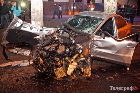Кременчугского водителя, феерично разбившего машину на Первомайской, оштрафуют