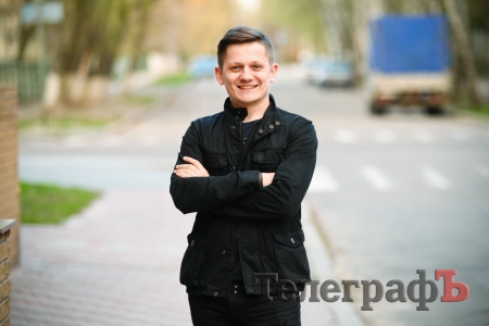 "Невозможно заниматься музыкой, когда ходишь в офис" - Сергей Томашевский