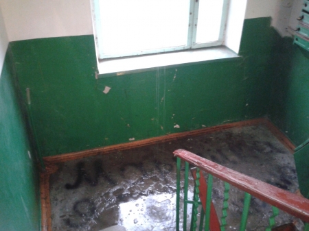 Фотофакт: водопад в кременчугской пятиэтажке