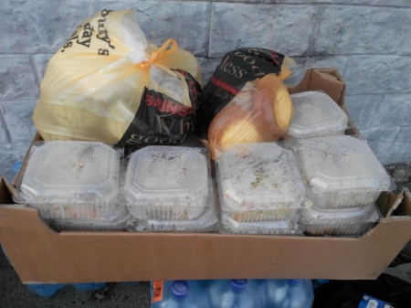 «Мы еще не знаем, что в коробках, но у всех слезы на глазах...» «Мы еще не знаем, что в коробках, но у всех слезы на глазах...»