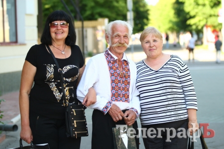 Как кременчужане День вышиванки отмечали