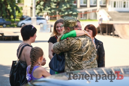 Кременчужани провели міліціонерів та бійця в зону АТО Кременчужани провели міліціонерів та бійця в зону АТО