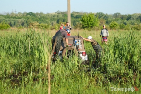 Як гонщики «BARSUK trophy 2015» місили болото під Кременчуком Як гонщики «BARSUK trophy 2015» місили болото під Кременчуком