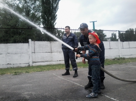 В Кременчуге воспитанники детсада тушили пожар, условный