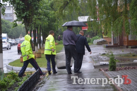 В центре Кременчуга милиция оцепила пятиэтажку из-за подозрительного пакета