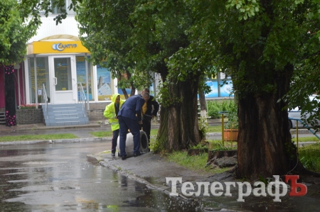 В центре Кременчуга милиция оцепила пятиэтажку из-за подозрительного пакета