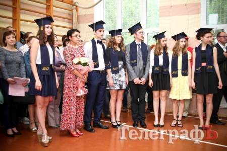 Для кременчугских школьников прозвучал "последний" звонок. Присылайте фото!!!