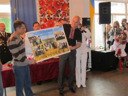 Для кременчугских школьников прозвучал "последний" звонок. Присылайте фото!!!