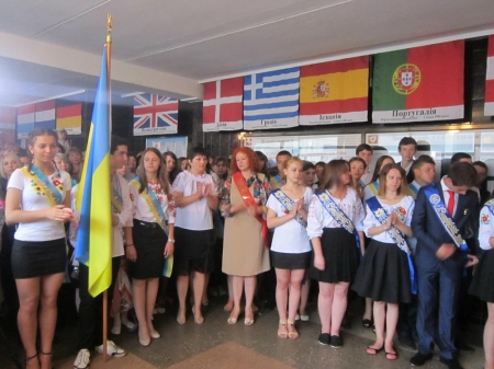 Для кременчугских школьников прозвучал "последний" звонок. Присылайте фото!!!