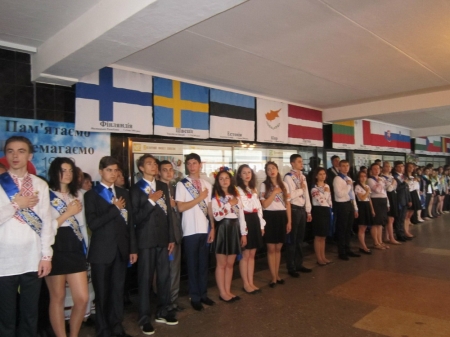 Для кременчугских школьников прозвучал "последний" звонок. Присылайте фото!!!