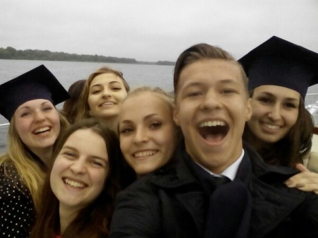 Для кременчугских школьников прозвучал "последний" звонок. Присылайте фото!!!