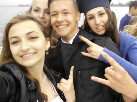 Для кременчугских школьников прозвучал "последний" звонок. Присылайте фото!!!