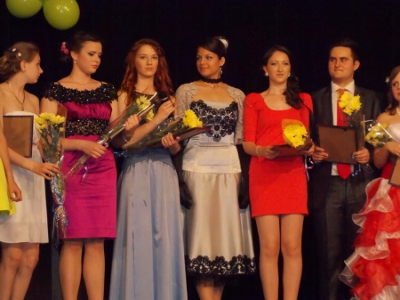 Для кременчугских школьников прозвучал "последний" звонок. Присылайте фото!!!