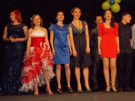 Для кременчугских школьников прозвучал "последний" звонок. Присылайте фото!!!