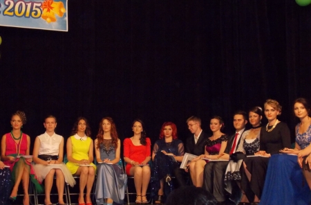 Для кременчугских школьников прозвучал "последний" звонок. Присылайте фото!!!