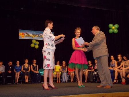 Для кременчугских школьников прозвучал "последний" звонок. Присылайте фото!!!