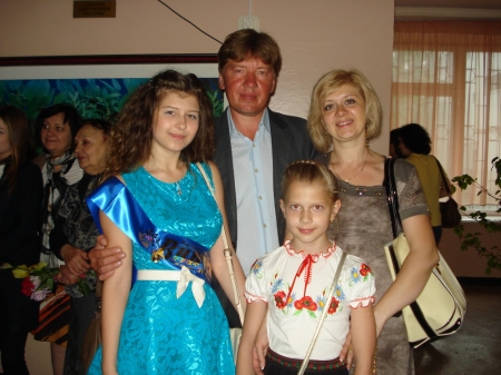 Для кременчугских школьников прозвучал "последний" звонок. Присылайте фото!!!