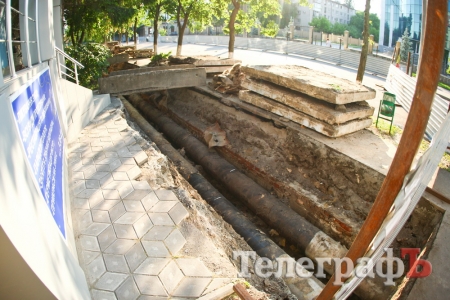 Фотофакт: Ремонт труб в Кременчуге на ул. Бутырина