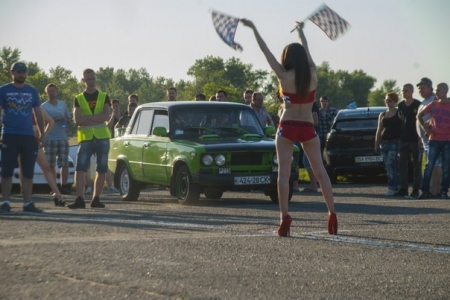 Под Кременчугом прошли соревнования по drag-заездам на авто