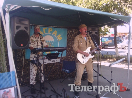 У Кременчуці військові-афганці із Сум влаштували вуличний концерт