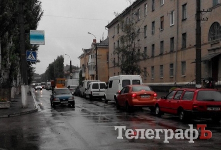 Пробка на Крюковском мосту - ремонтники разрыли асфальт