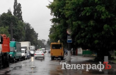 Пробка на Крюковском мосту - ремонтники разрыли асфальт