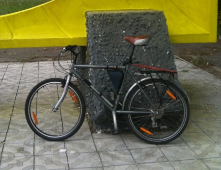 В центре Кременчуга днём угнали сразу два велосипеда