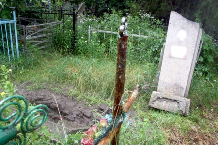 В Кременчуге задержали вандала, который обворовал 50 могил