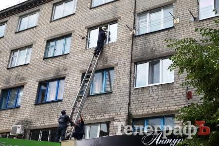В Кременчуге пожарные спасали ребенка