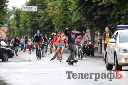 В Кременчуге прошел первый массовый скейт-заезд