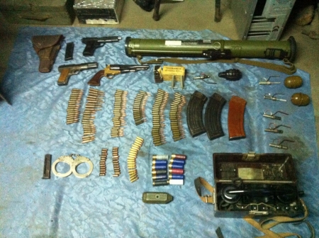 В Комсомольске задержали мужчину с арсеналом оружия и наркотиками