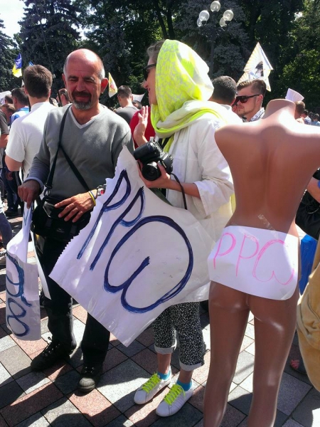 Рада дозволила бізнесу з доходом до мільйона працювати без касових апаратів