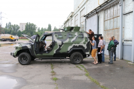 На КрАЗе восстановили Кугуар, попавший под сильный обстрел