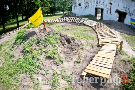 Кременчугские велосипедисты модернизируют трассу Pamp Track Кременчугские велосипедисты модернизируют трассу Pamp Track
