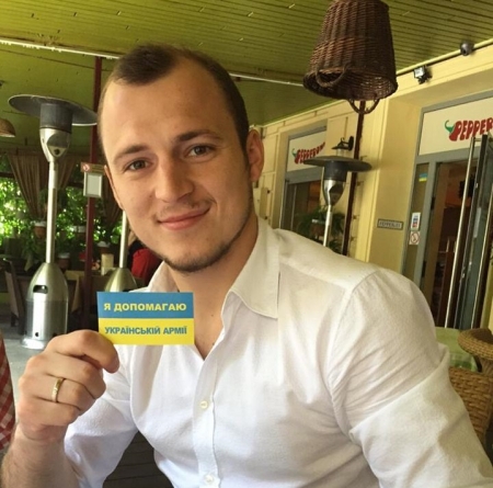 Український футболіст Роман Зозуля дав старт благодійному флешмобу "Я допомагаю армії"