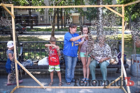 В’язальний фестиваль у Кременчуці: плели сітки та кікімори, жували смаколики і купували hand-made