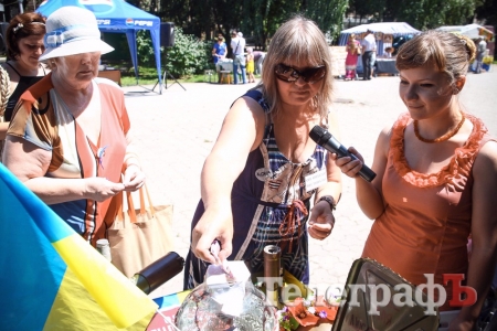 В’язальний фестиваль у Кременчуці: плели сітки та кікімори, жували смаколики і купували hand-made