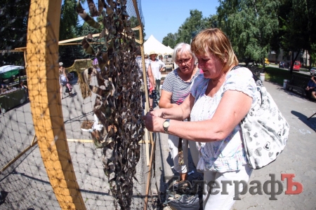 В’язальний фестиваль у Кременчуці: плели сітки та кікімори, жували смаколики і купували hand-made