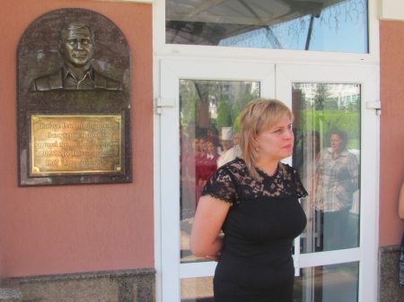 На здании "Кременчугмясо" установили памятную доску Олегу Бабаеву