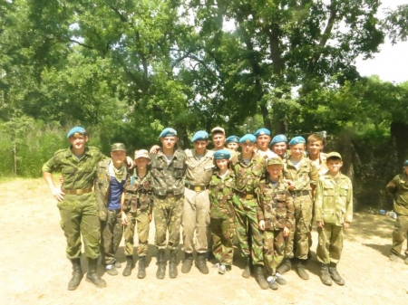 Армейская подготовка для юных кременчугских "Гвардейцев" Армейская подготовка для юных кременчугских "Гвардейцев"