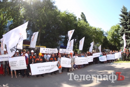 Второй день под офисом ПДМН «Укртранснафта» в Кременчуге стоит пикет, возможно, завтра он будет в Киеве