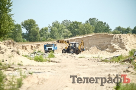 Песок с дамбы за Раковкой благополучно вывозится грузовиками
