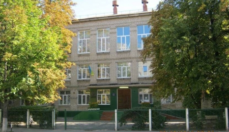 У Кременчуці на території школи №19 знайшли тіло мертвої дівчини