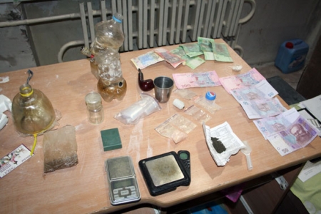 У кременчужанина в квартире нашли наркотики на сумму более 15 тысяч гривен