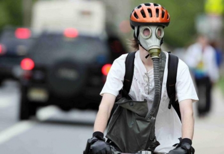 Кременчужане вынуждены дышать гарью с полей и болот – виновных нет