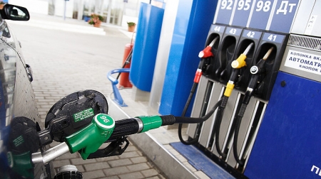 Бензин будет дешеветь Бензин будет дешеветь