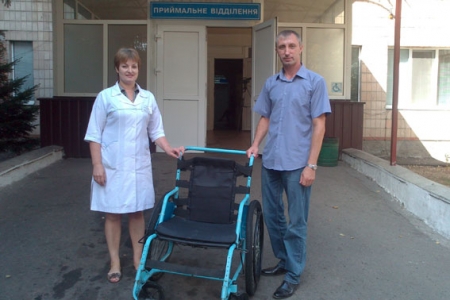 В Полтаві п’яні викрали інвалідний візок із лікарні